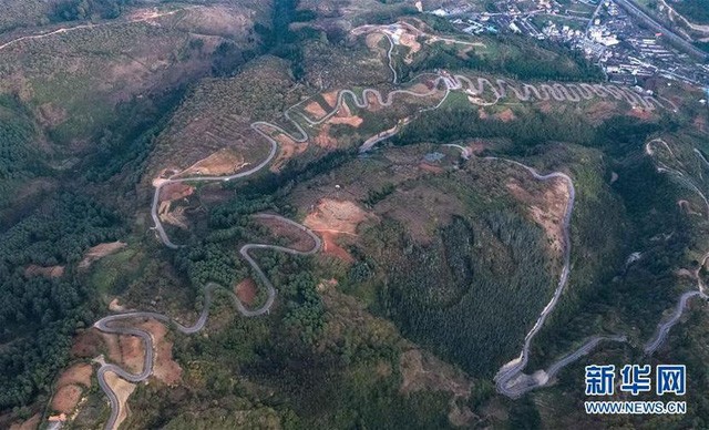 Trung Quốc: Choáng với con đường dài hơn 6km nhưng có tới 68 khúc cua ảnh 2