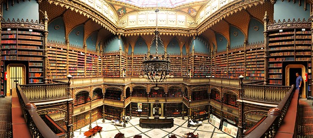 Những thư viện tuyệt vời chẳng khác gì trường Hogwarts ngoài đời ảnh 4