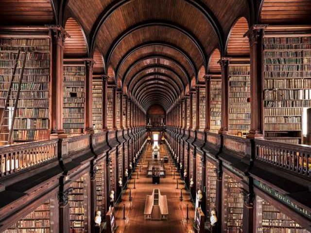 Những thư viện tuyệt vời chẳng khác gì trường Hogwarts ngoài đời ảnh 9