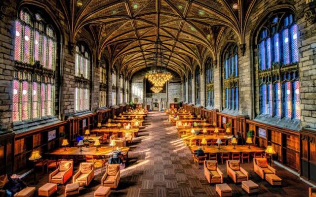 Những thư viện tuyệt vời chẳng khác gì trường Hogwarts ngoài đời ảnh 10