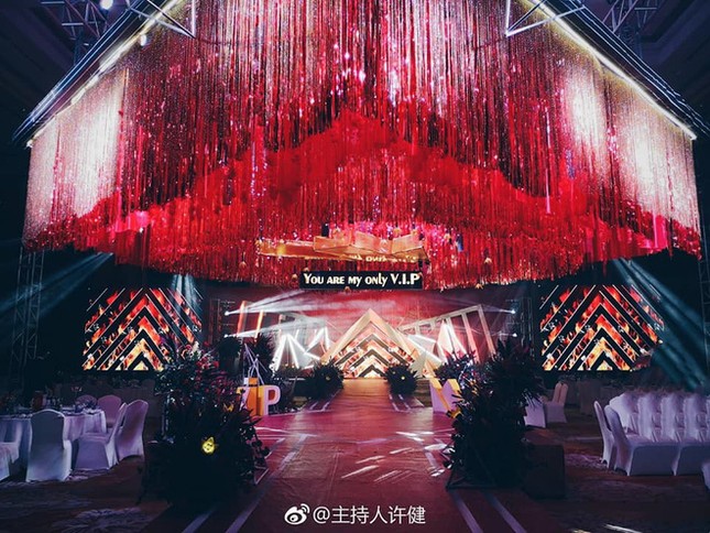 Khi vợ chồng đều là fan BIG BANG: Đám cưới tái hiện lại đêm concert, cô dâu cầm bó hoa lightstick ảnh 2