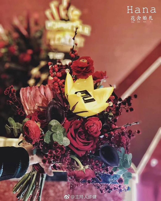 Khi vợ chồng đều là fan BIG BANG: Đám cưới tái hiện lại đêm concert, cô dâu cầm bó hoa lightstick ảnh 5