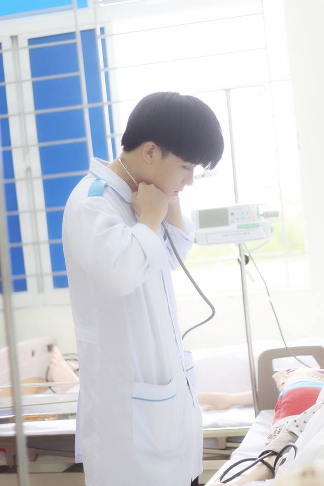 Hãy nhìn sự dịu dàng này đi, nam sinh trường Y khiến bao bạn nữ ôm tim "xin khám" đó! ảnh 4