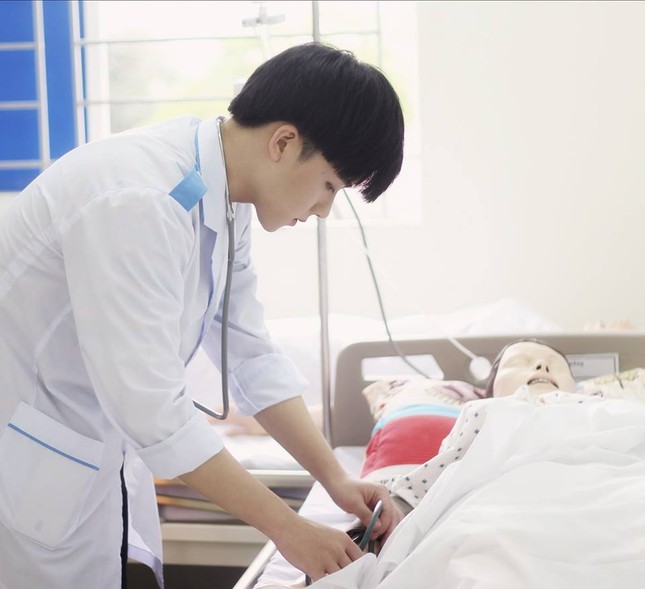 Hãy nhìn sự dịu dàng này đi, nam sinh trường Y khiến bao bạn nữ ôm tim "xin khám" đó! ảnh 5
