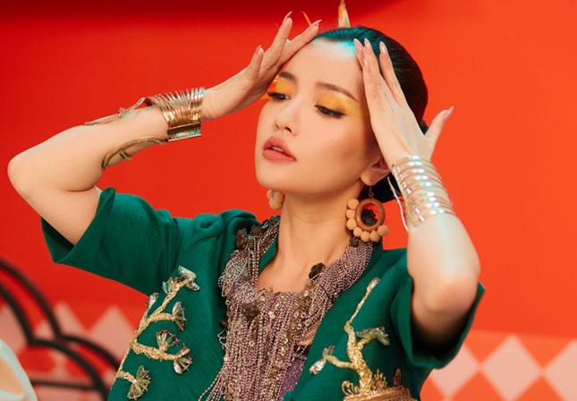 Vượt mặt Sơn Tùng, Bích Phương là ca sĩ có nhiều đề cử nhất tại giải thưởng "Làn Sóng Xanh 2018" ảnh 4