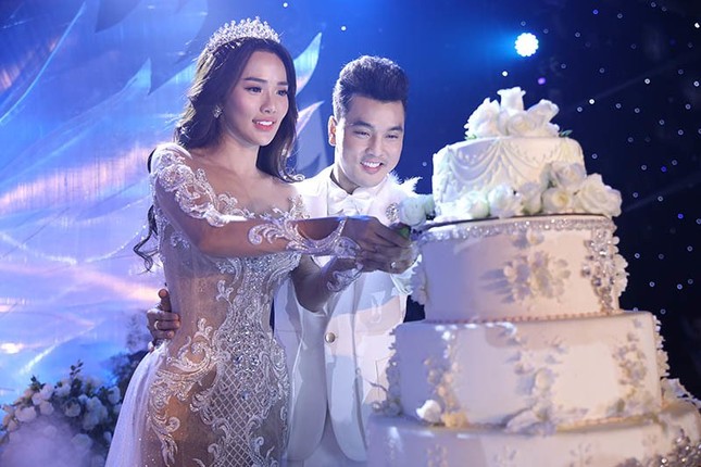 Đây là món quà ý nghĩa mà Ưng Hoàng Phúc dành tặng bà xã Kim Cương sau đám cưới ảnh 1