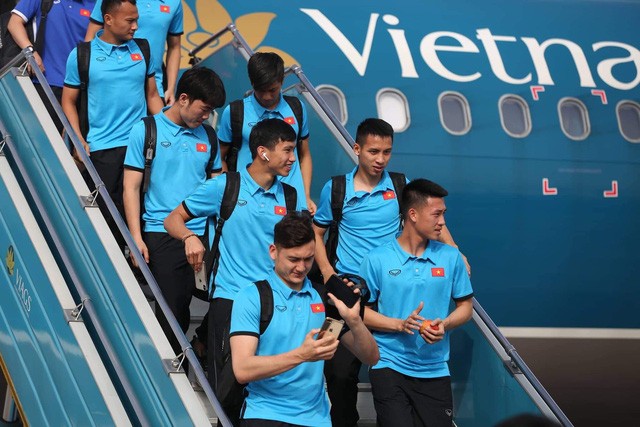 Đội tuyển Việt Nam lên đường sang Malaysia, quyết thắng chung kết lượt đi ảnh 1