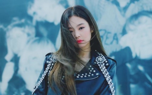 Đây là cảm xúc của Jennie khi là thành viên đầu tiên của BLACKPINK được solo debut! ảnh 2