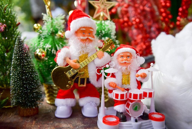 Hà Nội: Phố Hàng Mã tràn ngập không khí Noel ảnh 4