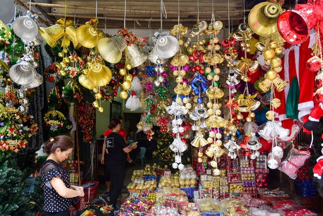Hà Nội: Phố Hàng Mã tràn ngập không khí Noel ảnh 6