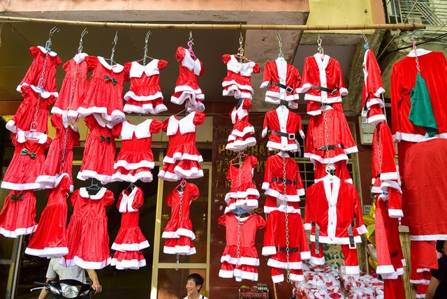 Hà Nội: Phố Hàng Mã tràn ngập không khí Noel ảnh 9
