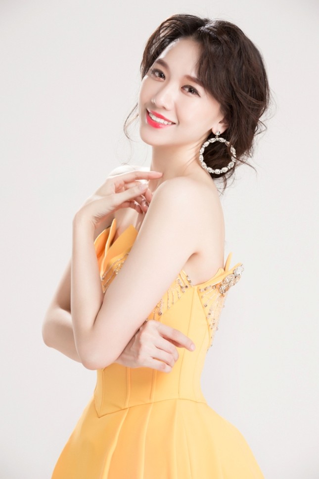 Khán giả trầm trồ khi Hari Won và Hương Giang xuất hiện lộng lẫy trong một khung hình ảnh 3