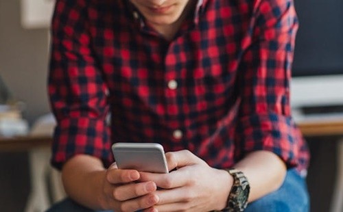 Dân mạng bàn cãi gay gắt chuyện chia tay vì người yêu "đã xem" tin nhắn và không nghe điện thoại ảnh 1