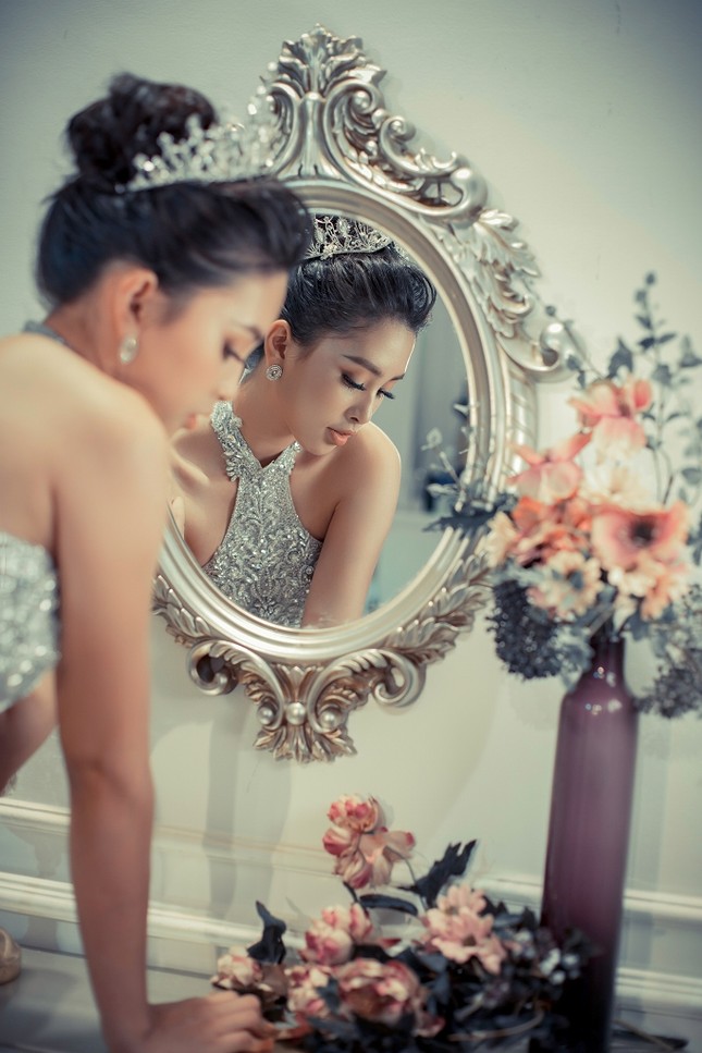 Hậu "Miss World", Hoa hậu Tiểu Vy sẽ hóa thân thành nàng công chúa trong truyện cổ tích ảnh 2