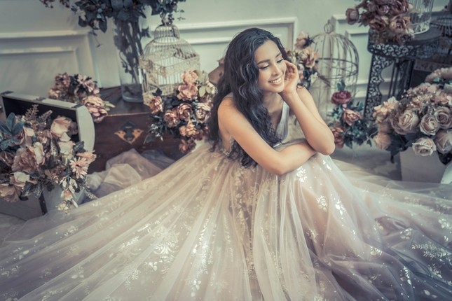 Hậu "Miss World", Hoa hậu Tiểu Vy sẽ hóa thân thành nàng công chúa trong truyện cổ tích ảnh 4