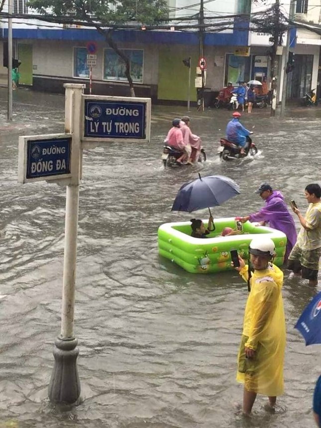Đà Nẵng: Nước tiếp tục dâng cao, dự báo mưa vẫn còn kéo dài 2 ngày nữa ảnh 2