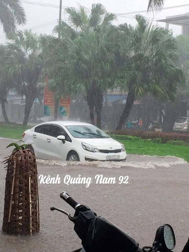 Không chỉ Đà Nẵng, học sinh các tỉnh này cũng nghỉ học vào ngày 10/12 vì mưa lớn ảnh 1