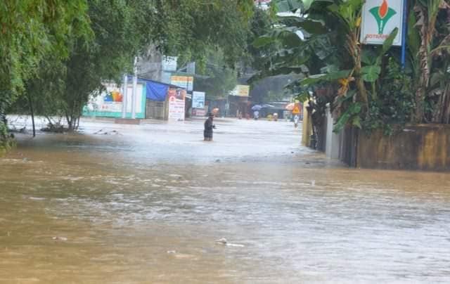 Không chỉ Đà Nẵng, học sinh các tỉnh này cũng nghỉ học vào ngày 10/12 vì mưa lớn ảnh 2