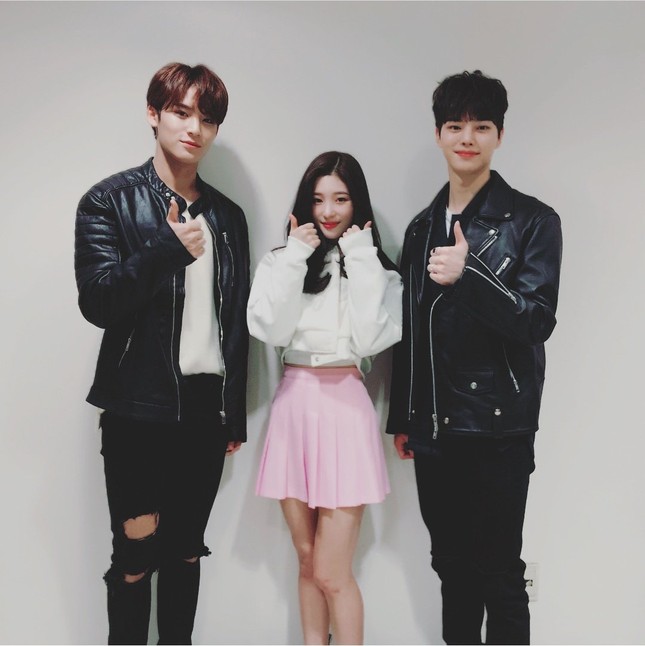 Chaeyeon (DIA) chặn xe của Mingyu (SEVENTEEN): Đáng yêu hay... vô duyên? ảnh 1