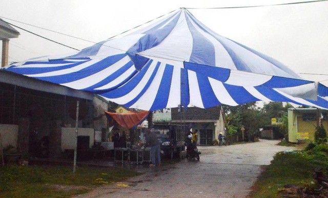 Dựng rạp, mổ lợn xem chung kết AFF cup tại nhà Văn Đức, Quang Hải ảnh 8