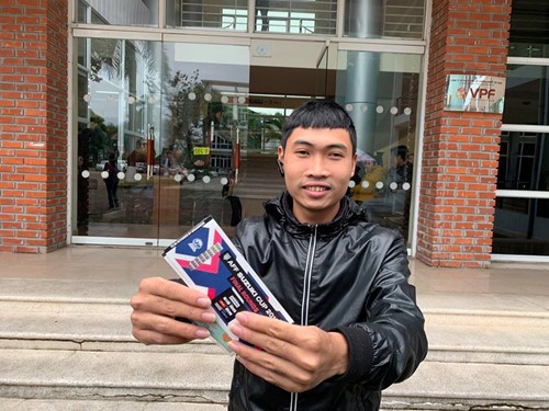 Hà Nội lạnh tê tái, khán giả vẫn kiên nhẫn chờ lấy vé xem chung kết AFF Cup ảnh 2