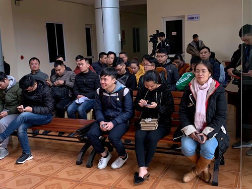 Hà Nội lạnh tê tái, khán giả vẫn kiên nhẫn chờ lấy vé xem chung kết AFF Cup ảnh 7