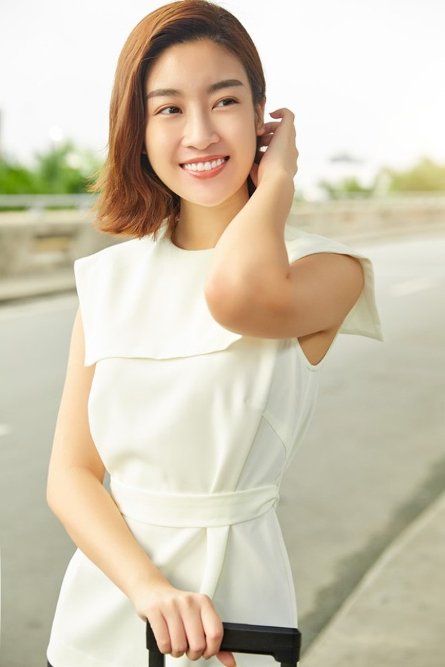 Hậu ồn ào bóng đá, Hòa Minzy tham dự đêm Chung kết "Hoa khôi Sinh viên Việt Nam 2018" ảnh 5