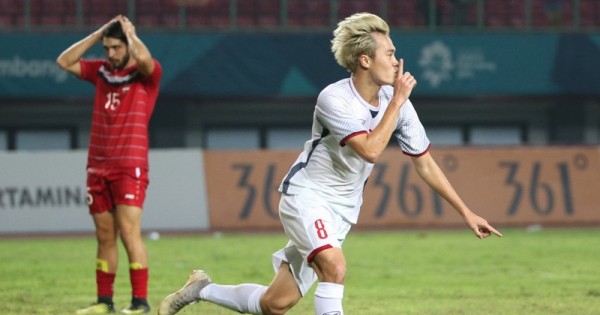 Tuyển thủ Việt đua nhau pose hình "suỵt", fan nghi bắt nguồn từ Mạnh "Gắt" ảnh 7