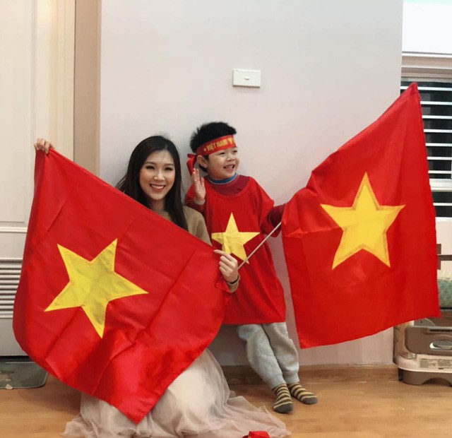 Xuân Bắc, Tự Long “nhận họ” với Đức Chinh cùng dàn sao cổ vũ tuyển Việt Nam ảnh 12