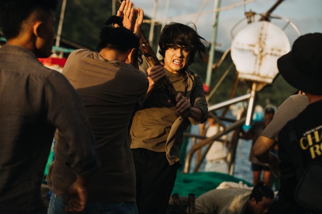 Noo Phước Thịnh hé lộ tạo hình tóc dài cùng cảnh quay hành động trong MV mới ảnh 3