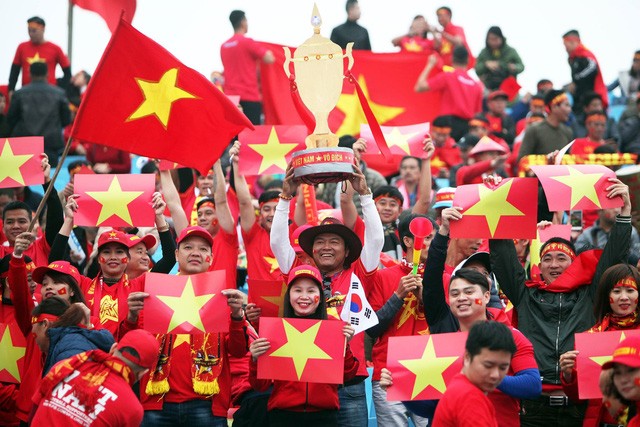 Giấc mơ 10 năm đã trở thành sự thực, cúp Vàng trở lại Mỹ Đình rồi Việt Nam ơi! ảnh 7