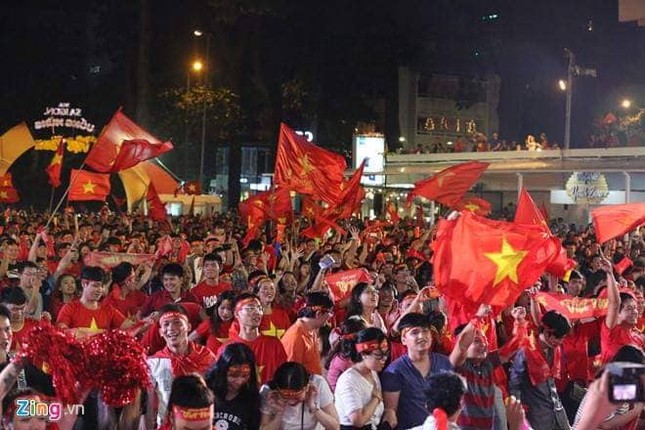 Giấc mơ 10 năm đã trở thành sự thực, cúp Vàng trở lại Mỹ Đình rồi Việt Nam ơi! ảnh 6