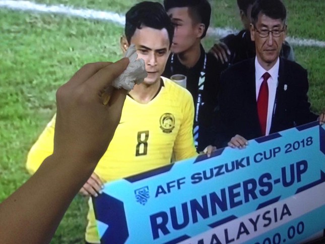 Ảnh chế "càn quét" MXH sau chiến thắng nức lòng vô địch AFF Cup 2018 của ĐT Việt Nam ảnh 8