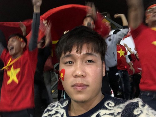 Người Việt ở nước ngoài vỡ oà khi Việt Nam vô địch AFF Cup 2018 ảnh 7