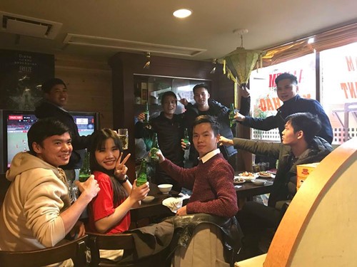 Người Việt ở nước ngoài vỡ oà khi Việt Nam vô địch AFF Cup 2018 ảnh 10