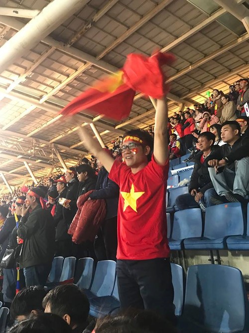 Người Việt ở nước ngoài vỡ oà khi Việt Nam vô địch AFF Cup 2018 ảnh 13