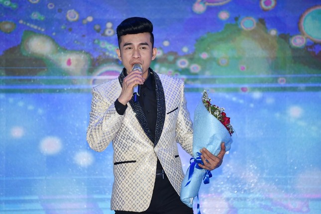"Anh Bo" Đan Trường nắm tay "chị Tư" Cẩm Ly, hát lại loạt ca khúc "nhà nhà đều thuộc" ảnh 1