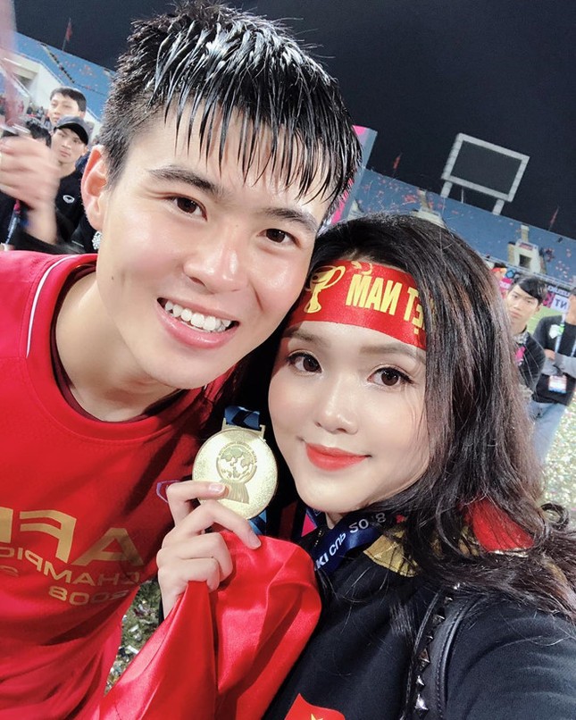 Những mẩu chuyện nhỏ ngọt ngào cho thấy Mạnh "gắt" chính là "soái ca" của tuyển Việt Nam ảnh 3