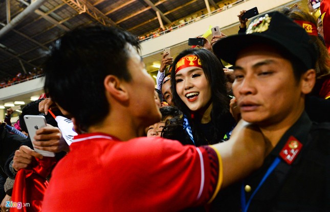 Những mẩu chuyện nhỏ ngọt ngào cho thấy Mạnh "gắt" chính là "soái ca" của tuyển Việt Nam ảnh 5