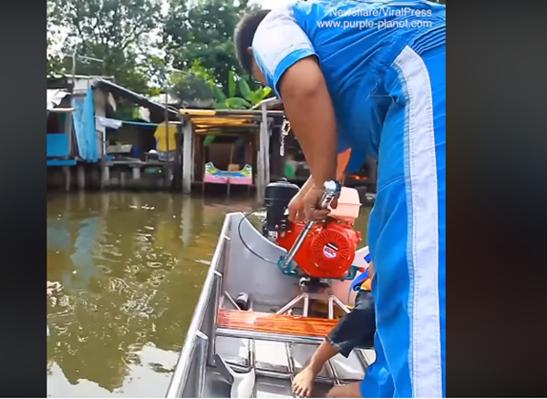 Ngạc nhiên chưa? Cậu bé 5 tuổi lái thuyền máy đến trường ảnh 4