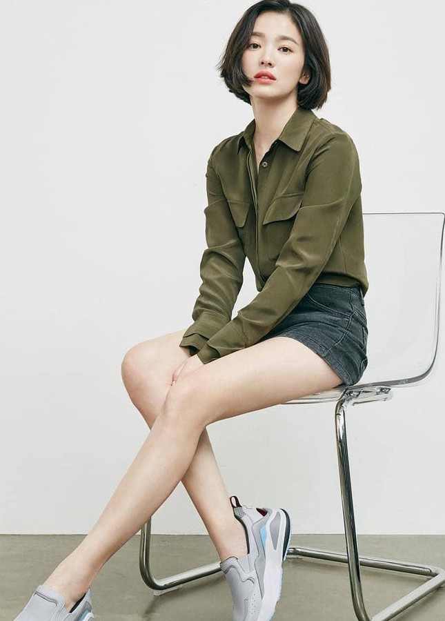 Xem loạt ảnh mới này, còn ai dám chê vóc dáng của Song Hye Kyo thô? ảnh 2