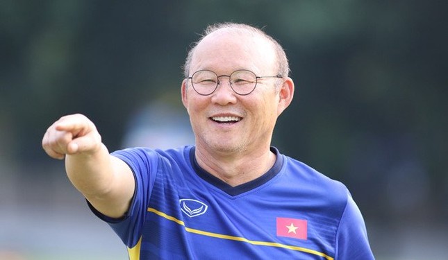 Park Hang Seo: Hành trình "phép màu" từ tân HLV gây tranh cãi đến tượng đài của bóng đá Việt Nam! ảnh 1
