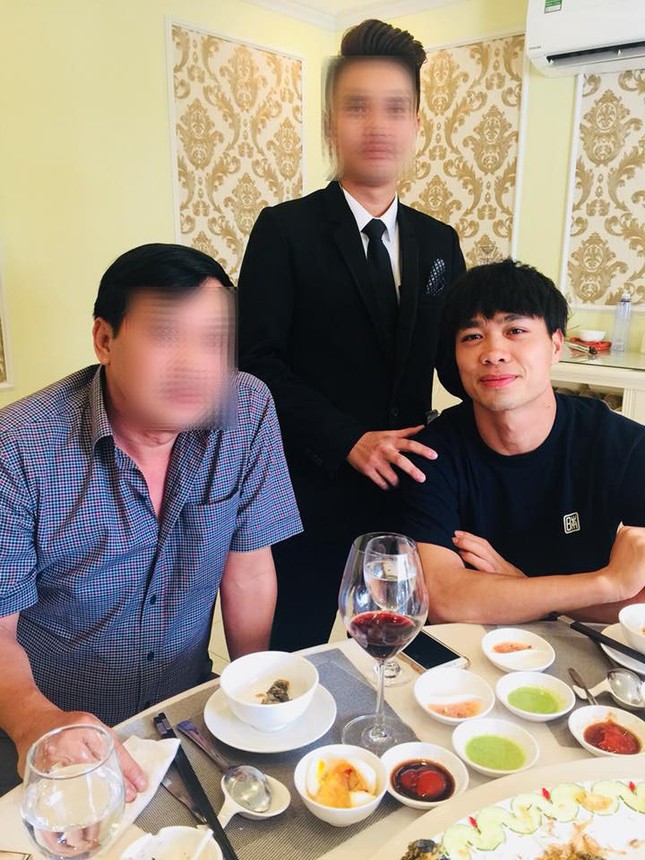 Công Phượng chụp ảnh thân thiết với cô gái lạ mặt, dân mạng nghi ngờ đây là người yêu mới? ảnh 6