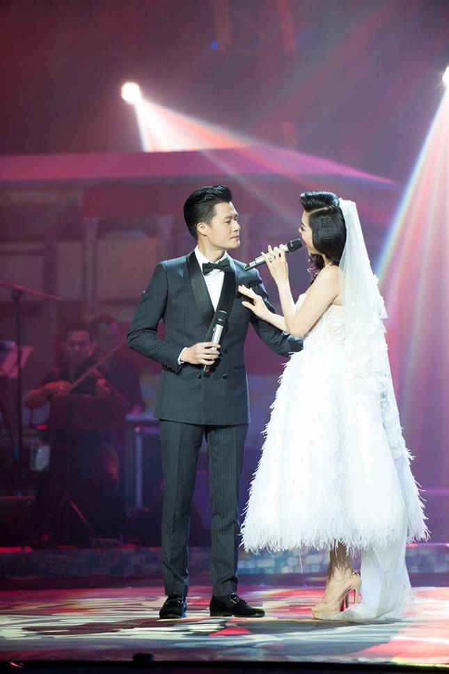 Ca sĩ Lệ Quyên "chơi trội" khi bán vé dát vàng cho liveshow tại Hà Nội ảnh 4