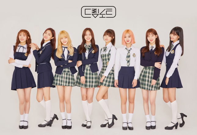 Vừa debut, girlgroup tân binh đã bị tố “đụng hàng” trang phục của TWICE cách đây 2 năm ảnh 1
