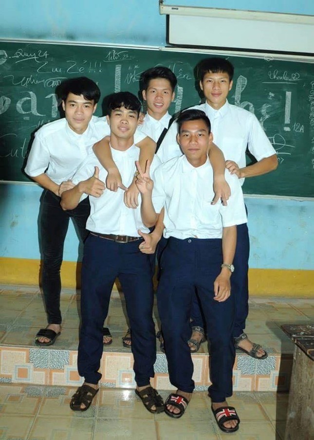 Các cầu thủ tuyển Việt Nam học giỏi môn nào nhất? Câu trả lời sẽ khiến bạn bất ngờ! ảnh 1