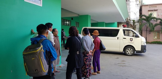 Rơi từ tầng 2, học sinh lớp 1 nguy kịch ảnh 1