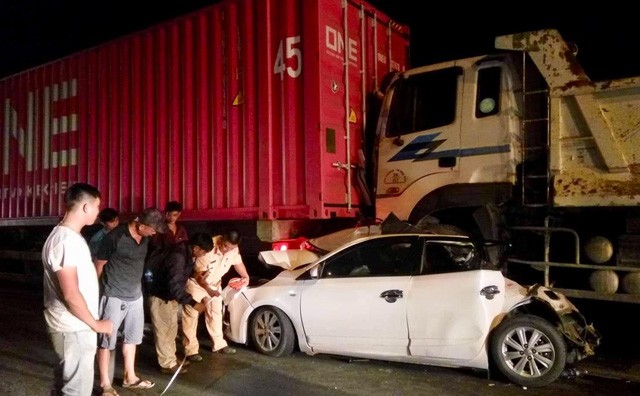 TP.HCM: Container bị nổ bình khí, mất phanh, gây tai nạn liên hoàn ảnh 1