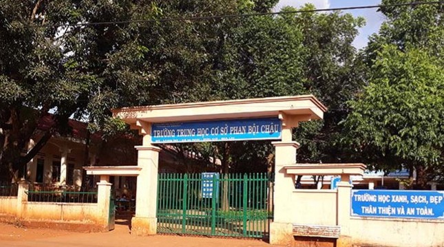 Tạm giữ một thầy giáo nghi giở trò đồi bại với học sinh lớp 8 ảnh 1