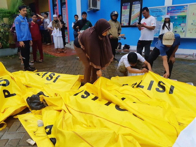 Indonesia: Số người chết do sóng thần tăng vọt lên 168 người ảnh 3